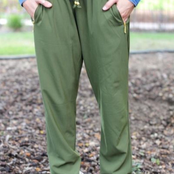 Lightweight Green Pants with Elastic Waist - Picture 2 of 4